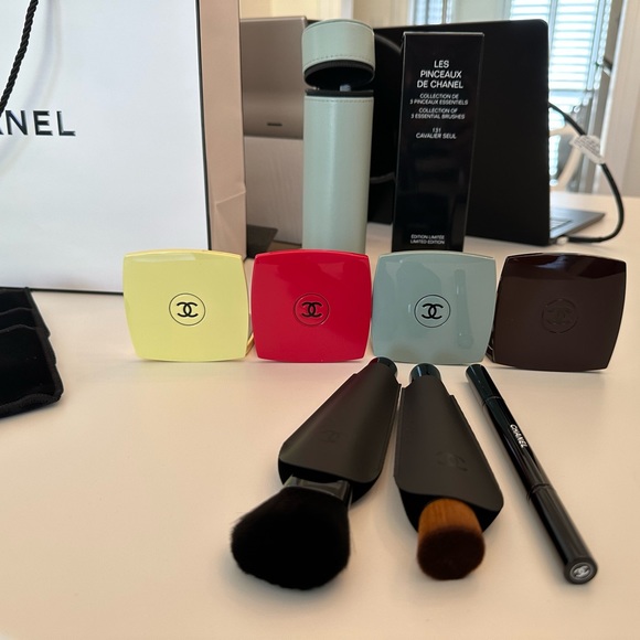 BNIB CHANEL Mirror & Brush MIROIR DOUBLE FACETTES & LES PINCEAUX DE CHANEL - Picture 1 of 7